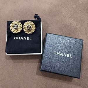 Chanel Vintage coco mark gold